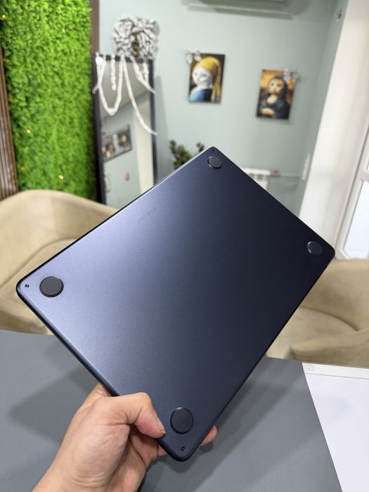 MacBook Air 13, M4, Black, 16/256, 2025, как новый (14 циклов) полный комплект