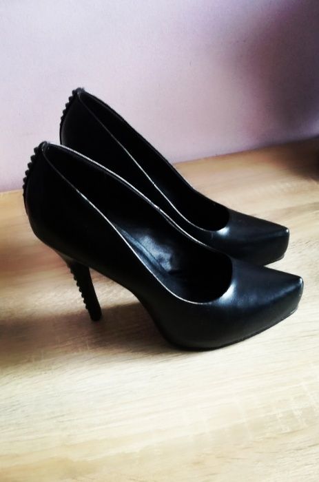 Buty czółenka klasyczne rozmiar 39