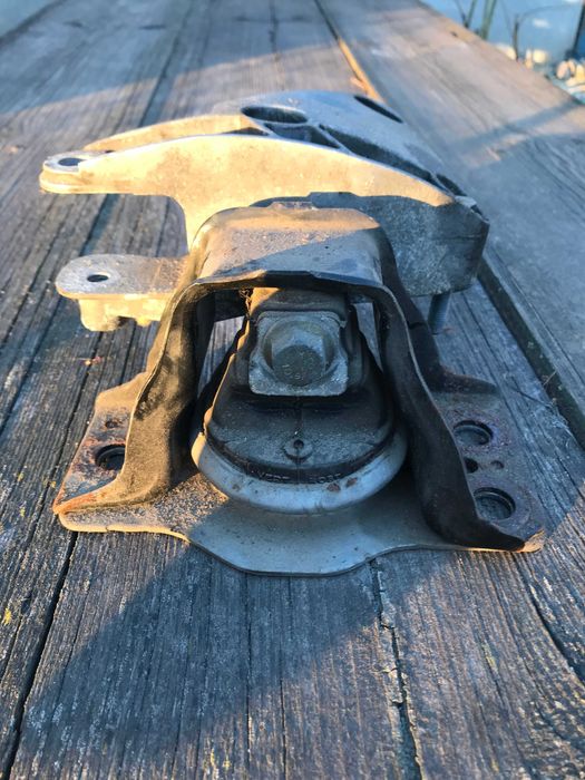 подушка двигателя(кронштейн)рено меган2 приборка