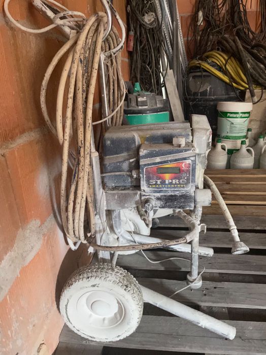 Venda máquina profissional GRACO 495 da pintar usada.