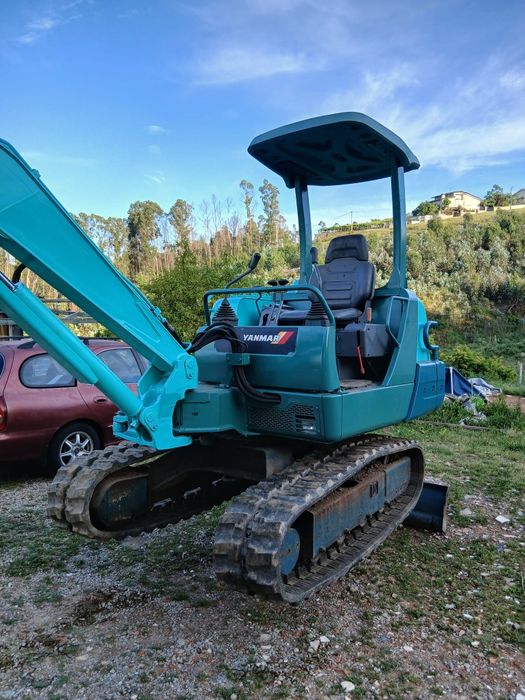 Mini giratoria yanmar b27