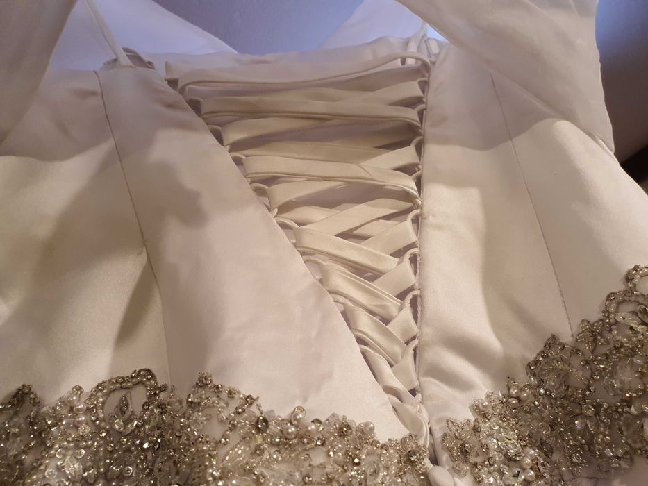 Suknia ślubna z kieszeniami