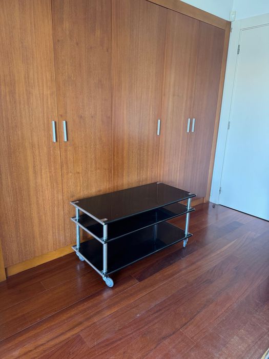 Móvel de TV / Mesa de Apoio c/ Rodas - Preto (100cm)
