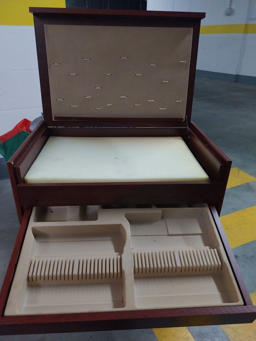 Caixa de faqueiro jota, como nova