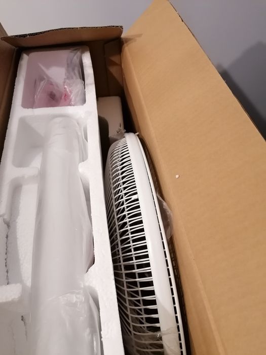 Wentylator stojący biały z pilotem