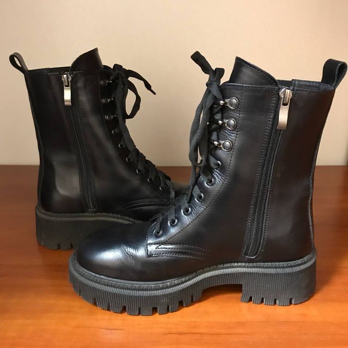 Женские черные ботинки высокие