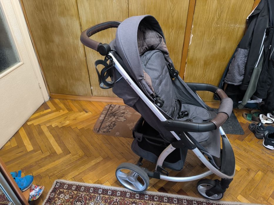 Дитяча прогулянкова коляска