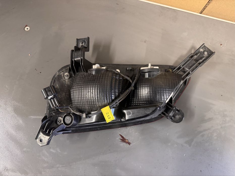 Hyundai Kona tylna lewa lampa w zderzak 92405-K4010 idealna