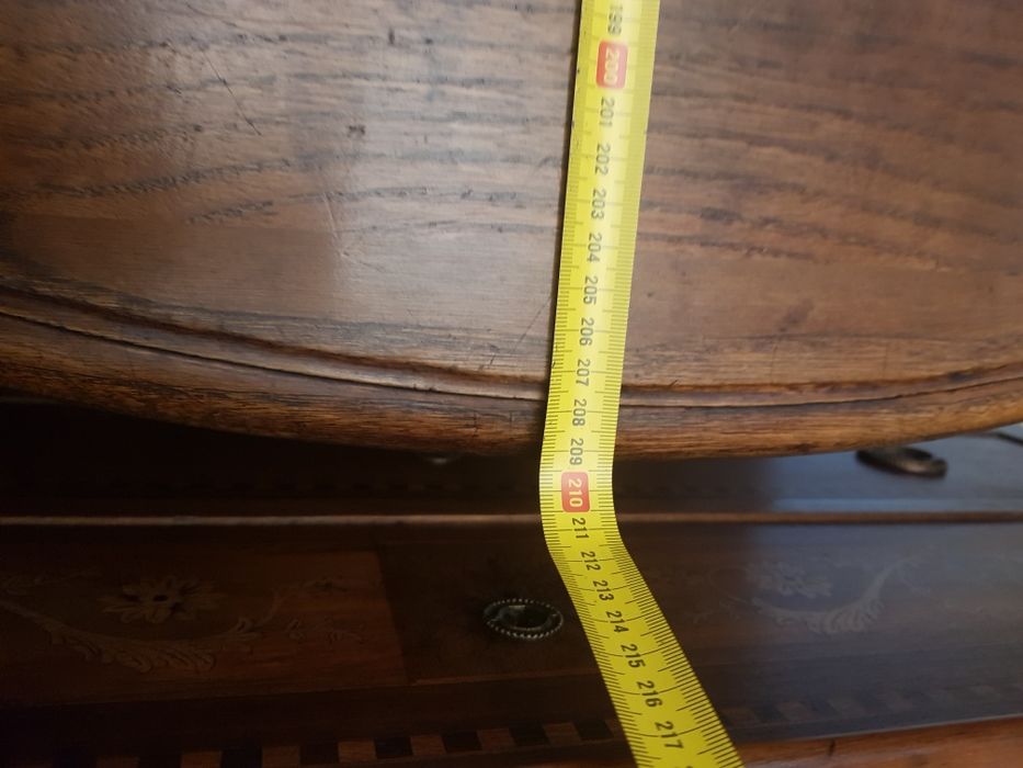 Mesa rústica redonda, com aumentos