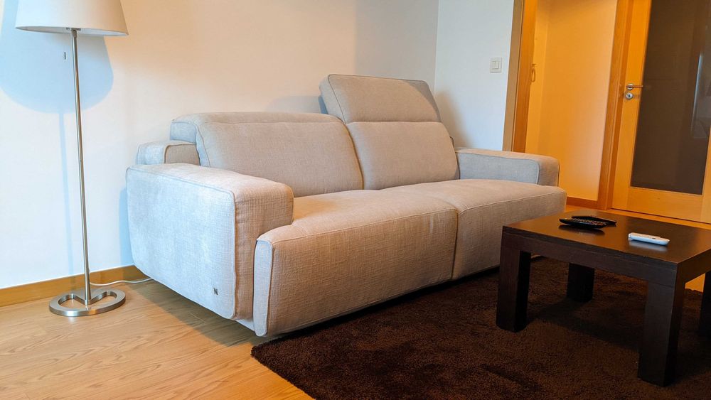 Sofá modelo Iago da Natuzzi em tecido