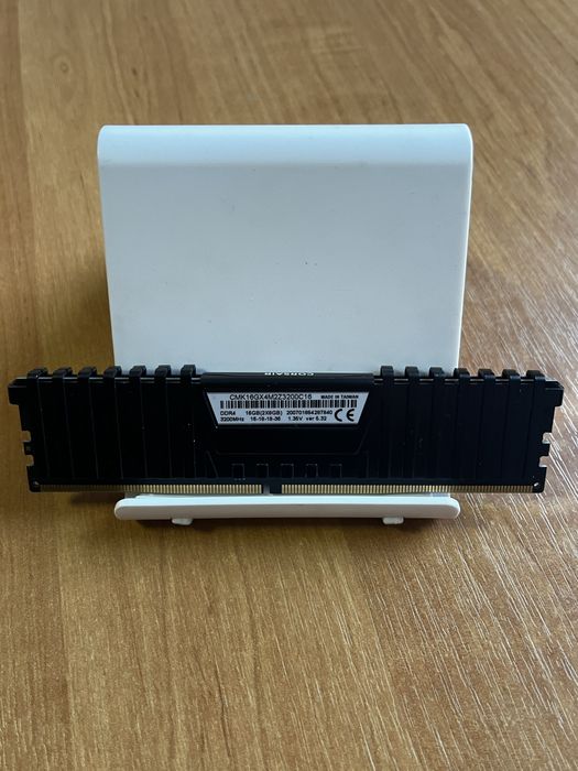 Оперативна пам'ять для ПК Corsair Vengeance LPX DDR4 8 Gb 2666 MHz.