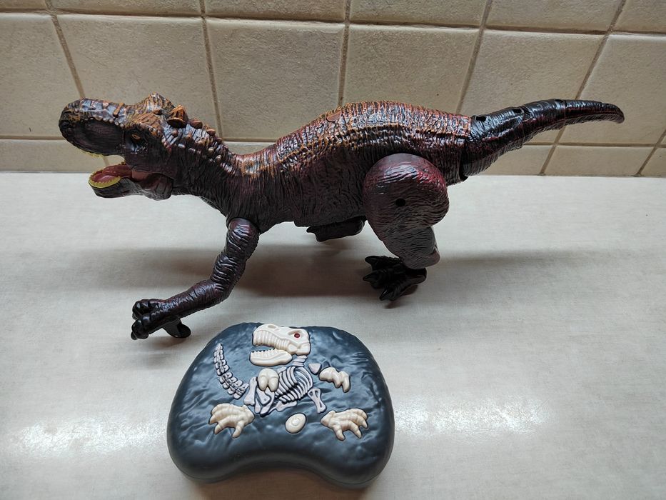 Dinozaur zdalnie sterowany