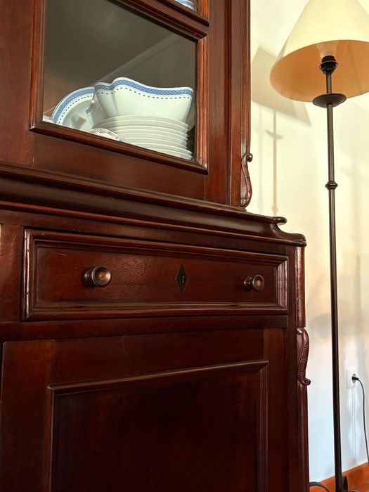 CRISTALEIRA 2P ROMÂNTICA 1.a Geração com gaveta     em baixo