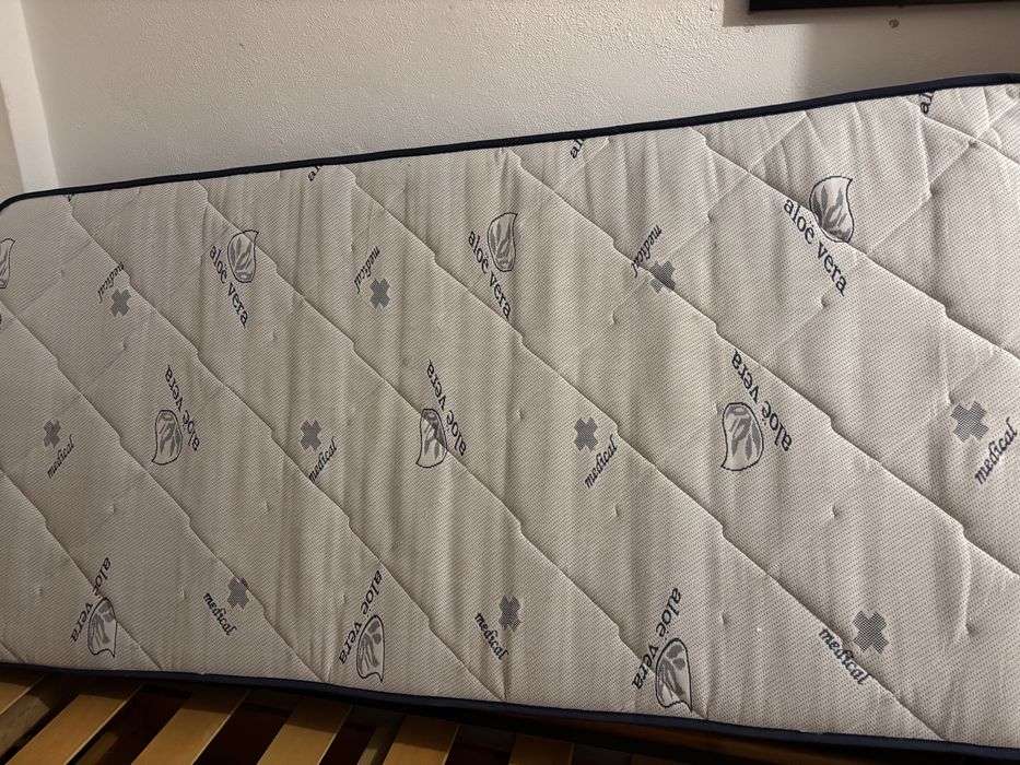 Cama solteira com colchao