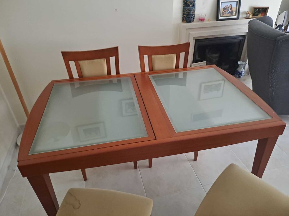 Mesa de sala extensível com 6 cadeiras