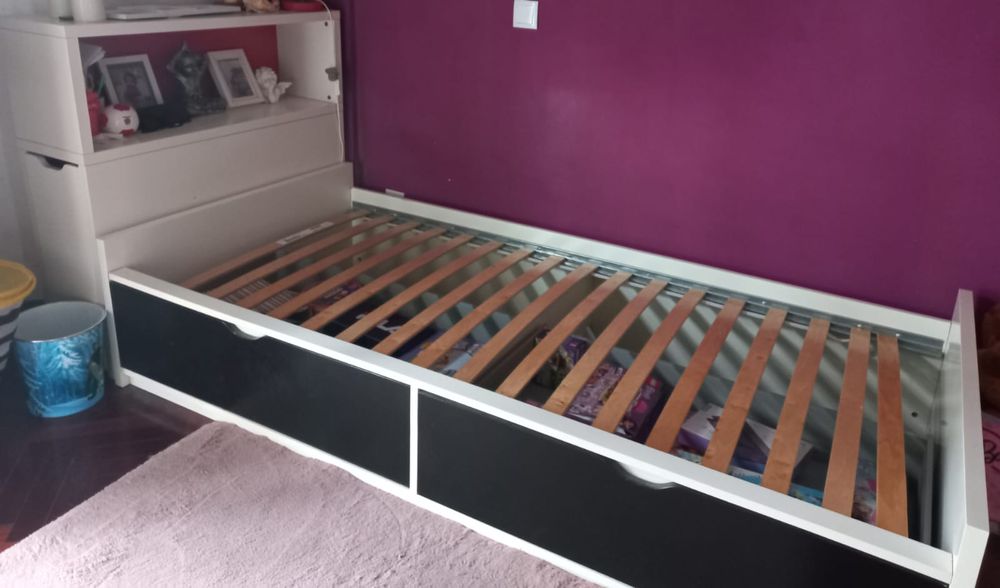 Cama ikea de solteiro com gavetões e cabeceira