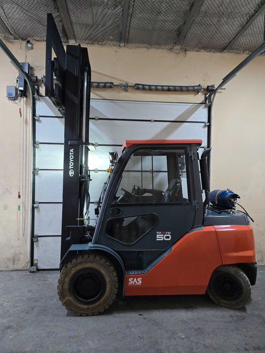 Навантажувач вилковий, газовий Toyota 5 тонн/ Погрузчик вилочный