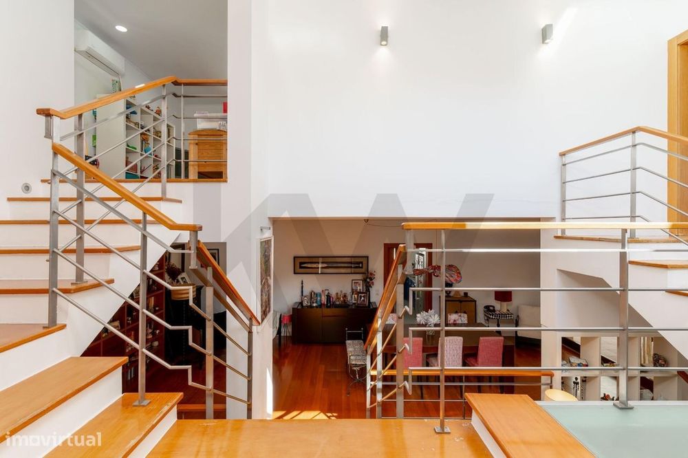 Moradia T4+1 com piscina, jardim amplo e garagem | Barcarena
