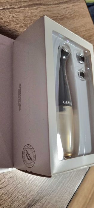 Очищувальний засіб для обличчя GESKE Aqua-Stream Face Cleanser 8в1