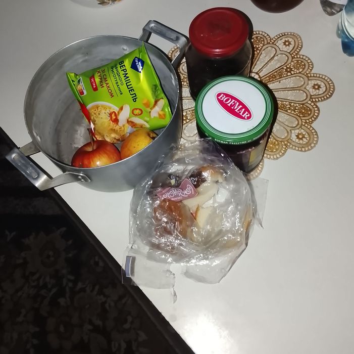 Поможіть будь ласка чим небудь