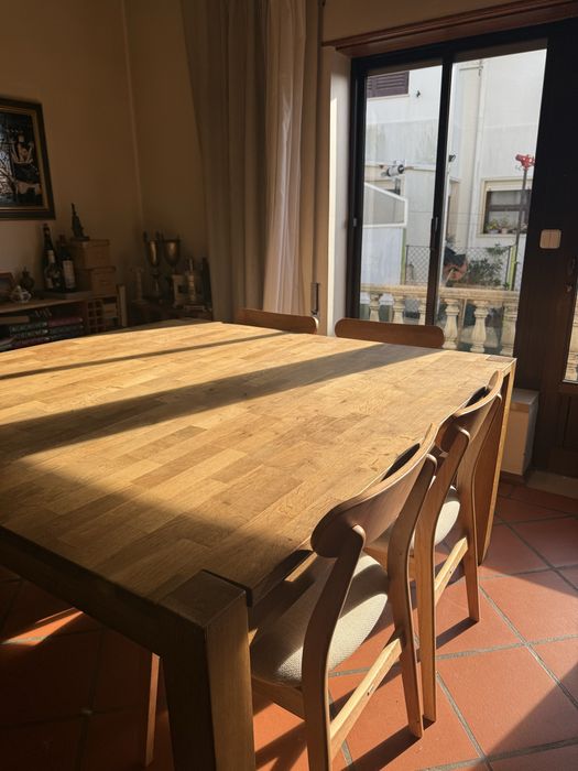 Mesa de madeira maciça