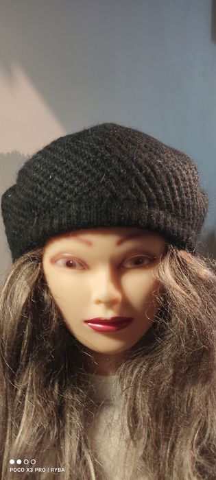 Czapka,beret wiosenny czarny.Obwód