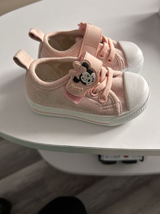 Дитяче взуття для дівчинки