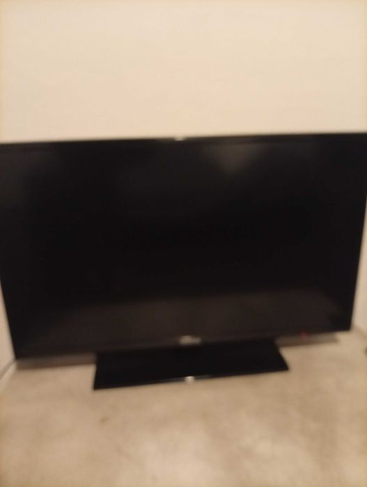 2 TV LED praticamente novas
