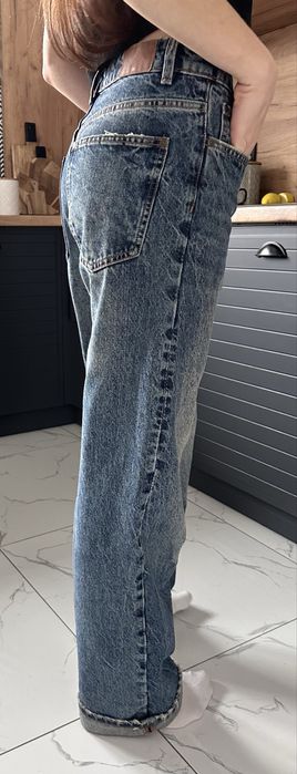 Zara джинси 36 розмір ,більшомірять