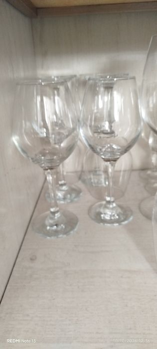 6 taças lindas e 6 copos de pé o preço é de cada conjunto