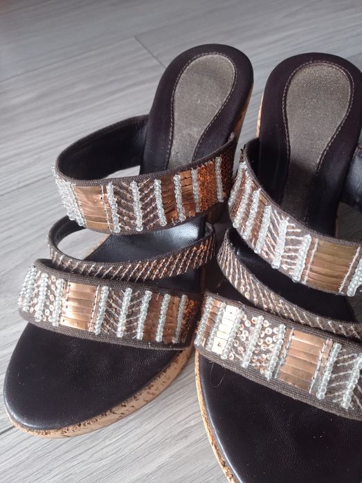 Obuwie, klapki na koturnie