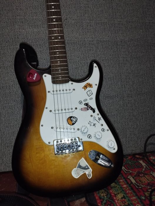 Squier by Fender Bullet Stratocaster Tream AWT + чохол