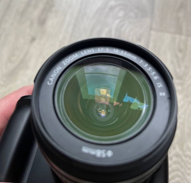 Зеркальний цифровой фотоаппарат Canon EOS 1100D
