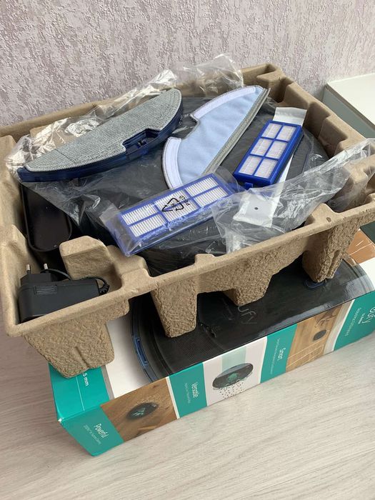 Новий робот пилосос сухого та вологого прибирання