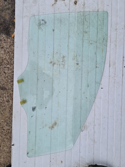 Szyba drzwi Ford Ka+ Plus prawa