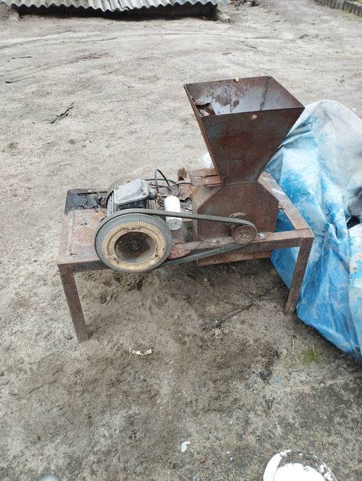 Продам зернодробилку