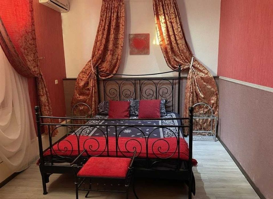 Продаж діючого готелю 900м². 16 номерів. Ресторан. Б'юті-послуги. Центр. ID:721