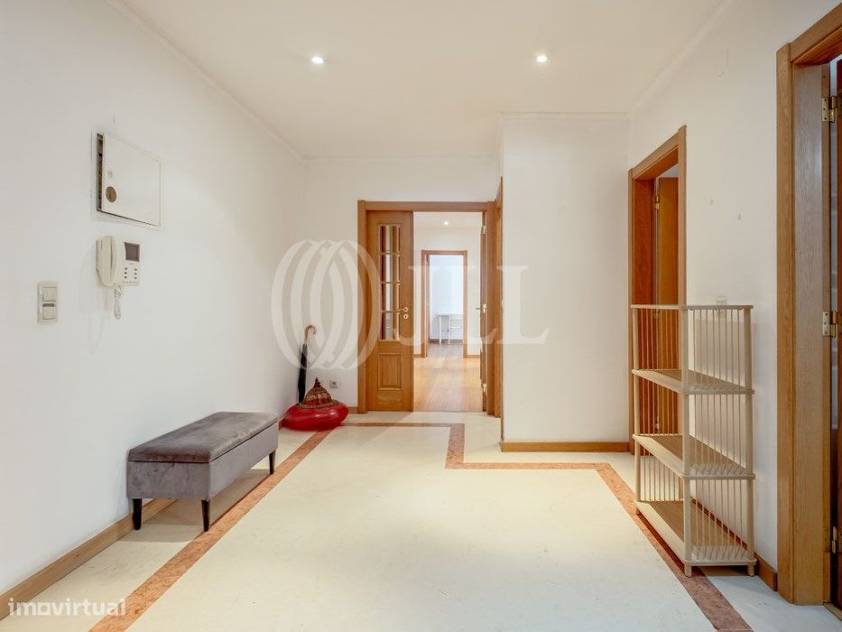 Apartamento T4, com terraço e estacionamento, em Lisboa