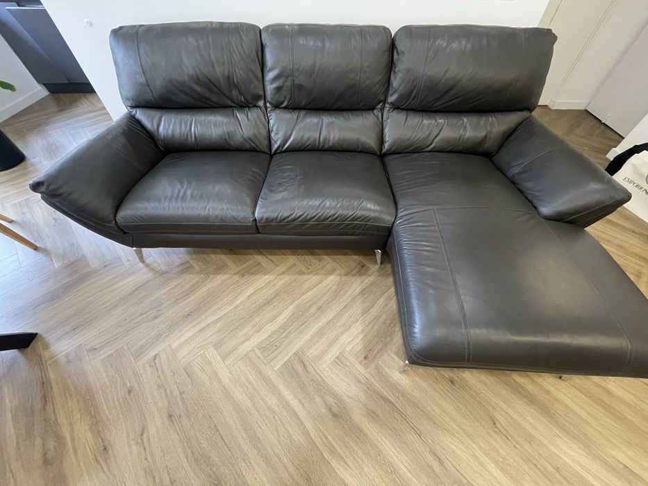 SOFÁ EM PELE Conforama