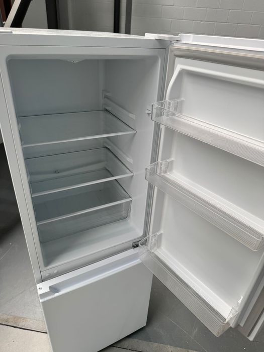 Frigorífico Combinado Kunft – Congelador em Baixo