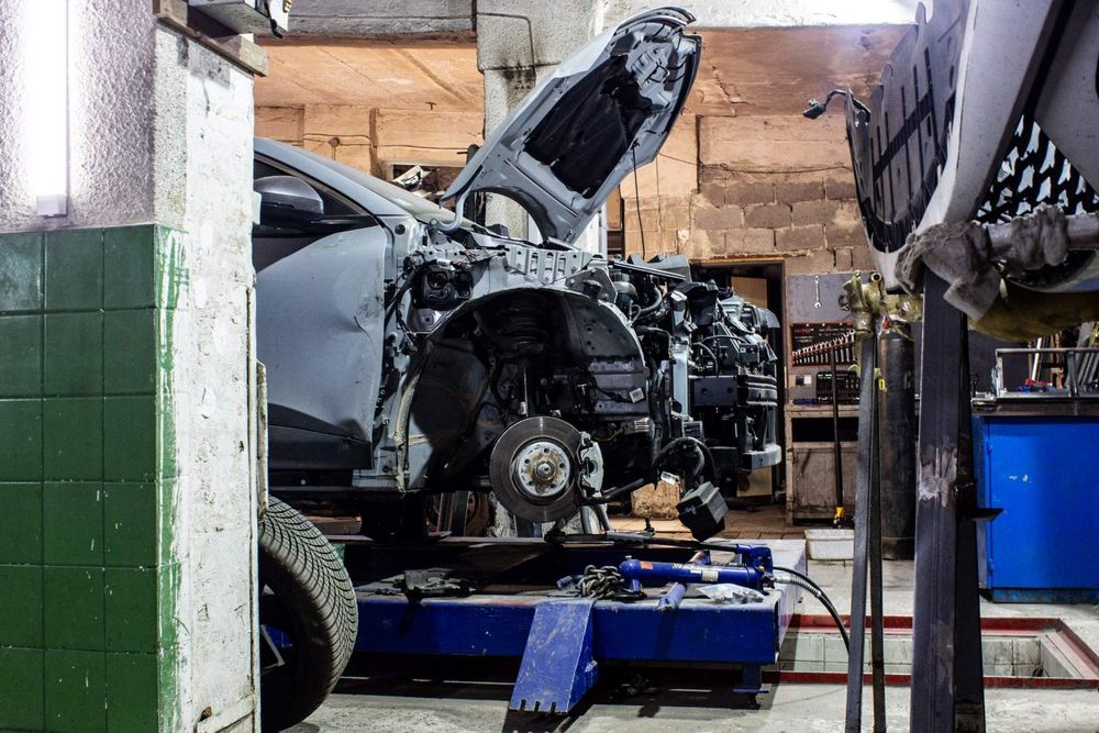 Ремонт електро автомобілів та батарей.