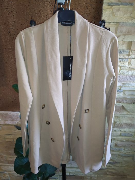 Пиджак накидка от pretty little thing