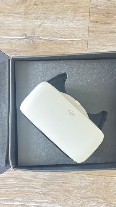 DJI Phantom 4  DJI Goggles