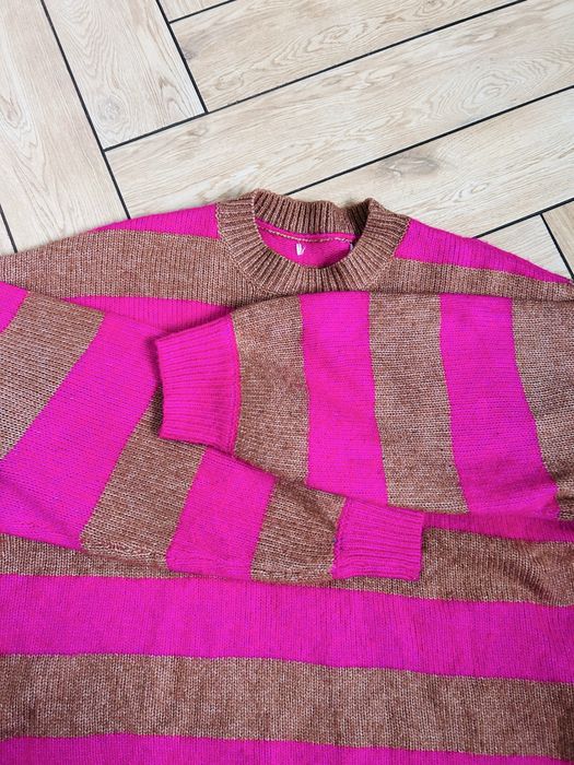 Cieply sweter w paski
