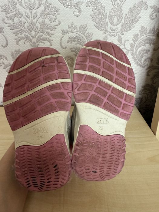 Кросівки дитячі Зара розмір 25