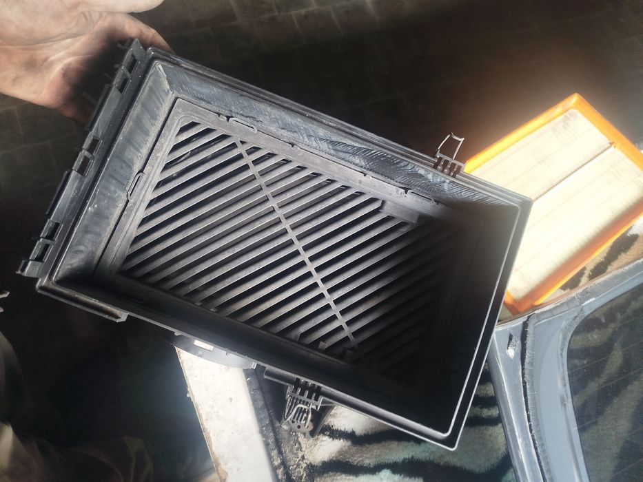 корпус повітряного фільтра з ДМРВ Фольксваген 2.0 tdi