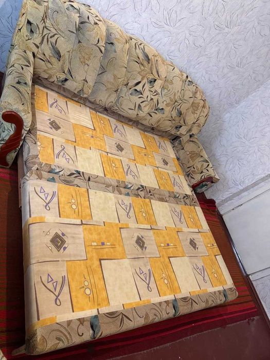 Диван раскладной + 2 кресла