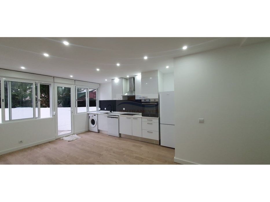 Fantástico T1+2 totalmente remodelado 1. andar com um quintal/terra...