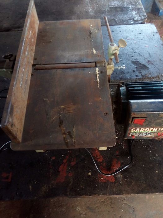 mała heblarka do drewna