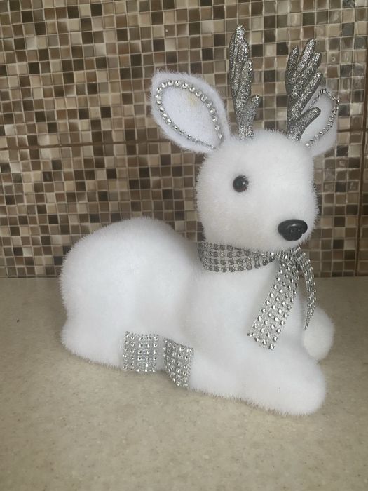 декоративна прикраса білий олень  30 см